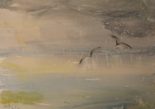 Esős balaton. A képen a Balaton víztükre látható esőben, felette madarak repülnek. 